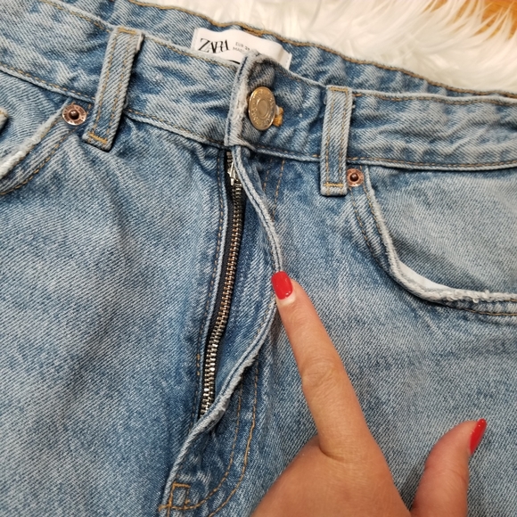 ZARA HI-RISE Distressed Jeans Color Light Blue Wash, SIZE 6.... - Picture 15 of 16